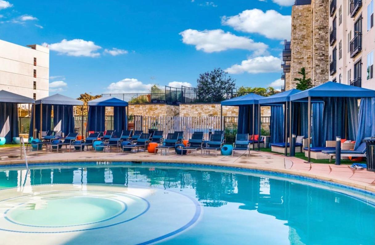 Cozy Retreat-Free Reserved Parking-Pool Addison Exterior photo